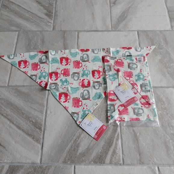 Two NEW Dog Bandana Organic Cotton One Size Holiday Print | Burt’s Bees - Picture 1 of 2